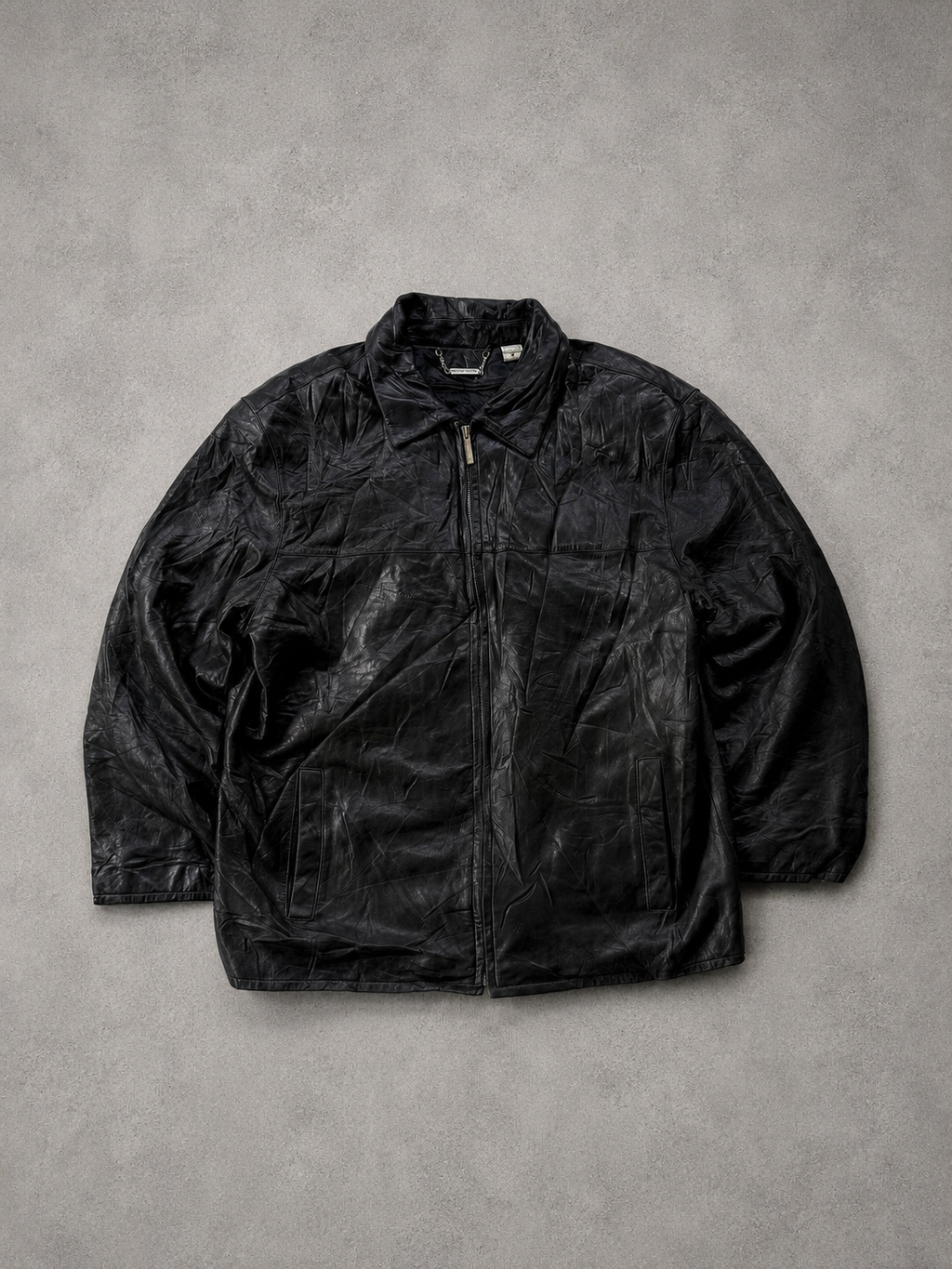 BLACK LEATHER JACKET - M