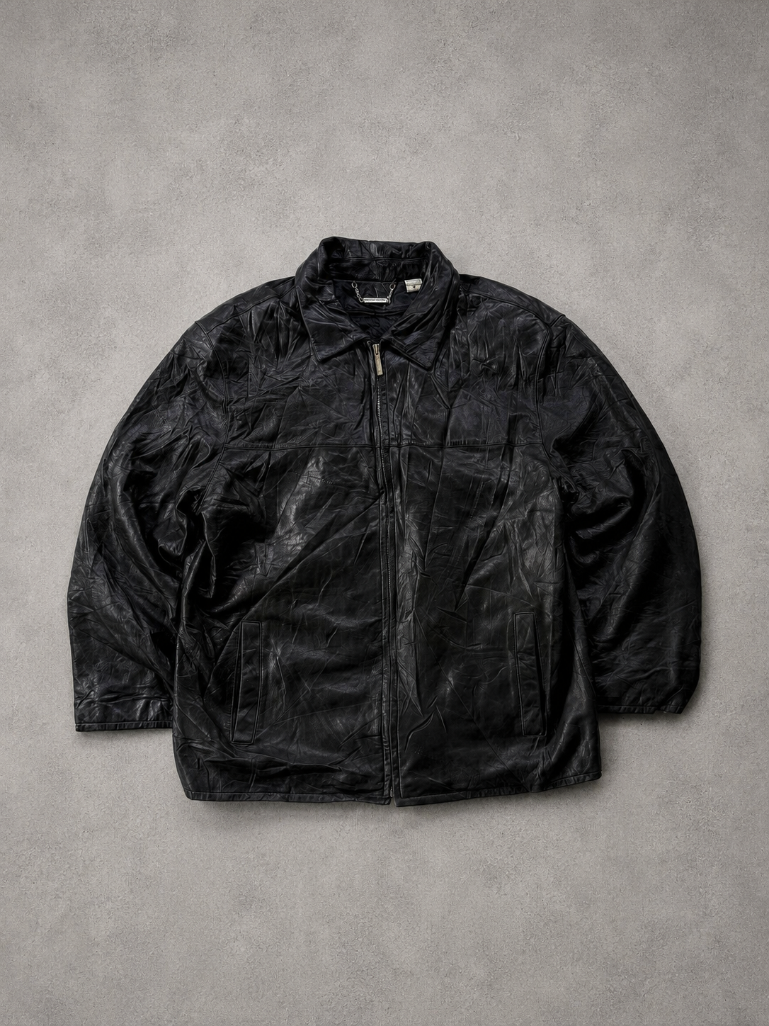 BLACK LEATHER JACKET - M