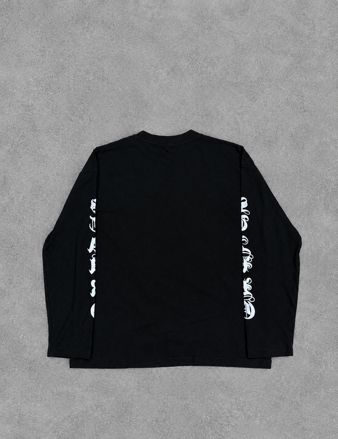 BLACK SCRIPT GRAGHIC TEE FULLSLEEV