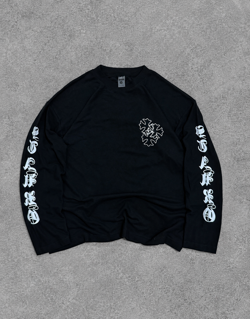 BLACK SCRIPT GRAGHIC TEE FULLSLEEV