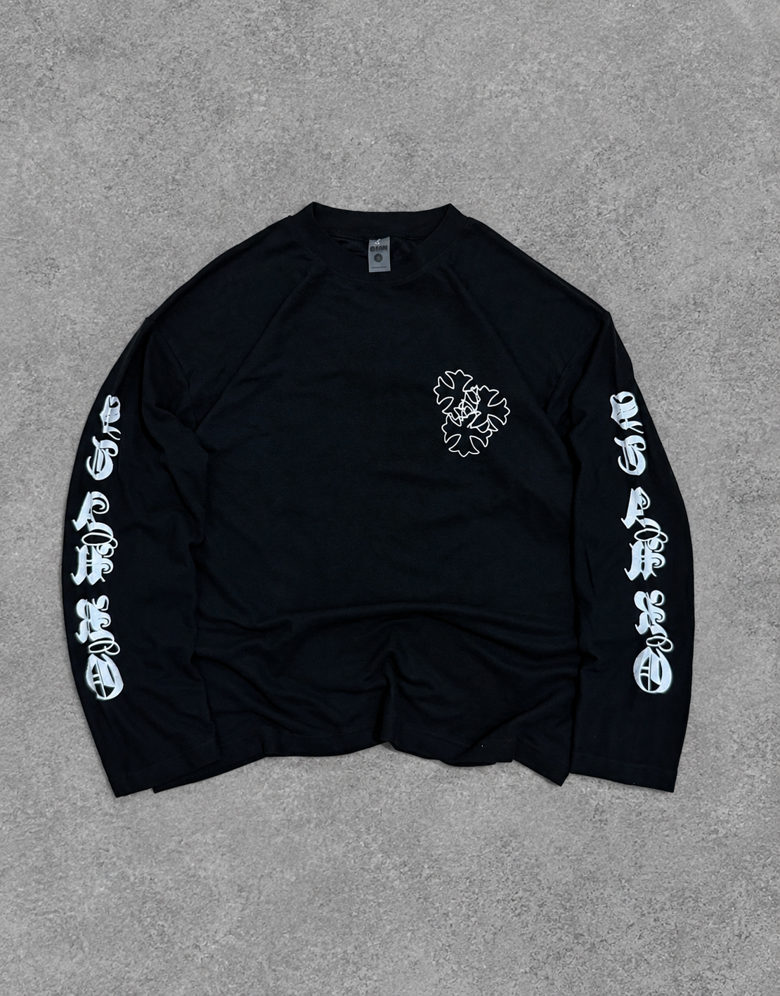 BLACK SCRIPT GRAGHIC TEE FULLSLEEV