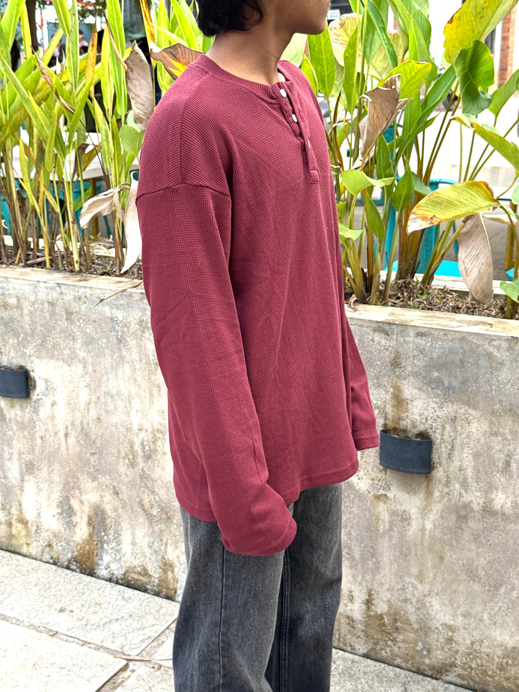 BURGUNDY WAFFLE HENLEY TEE