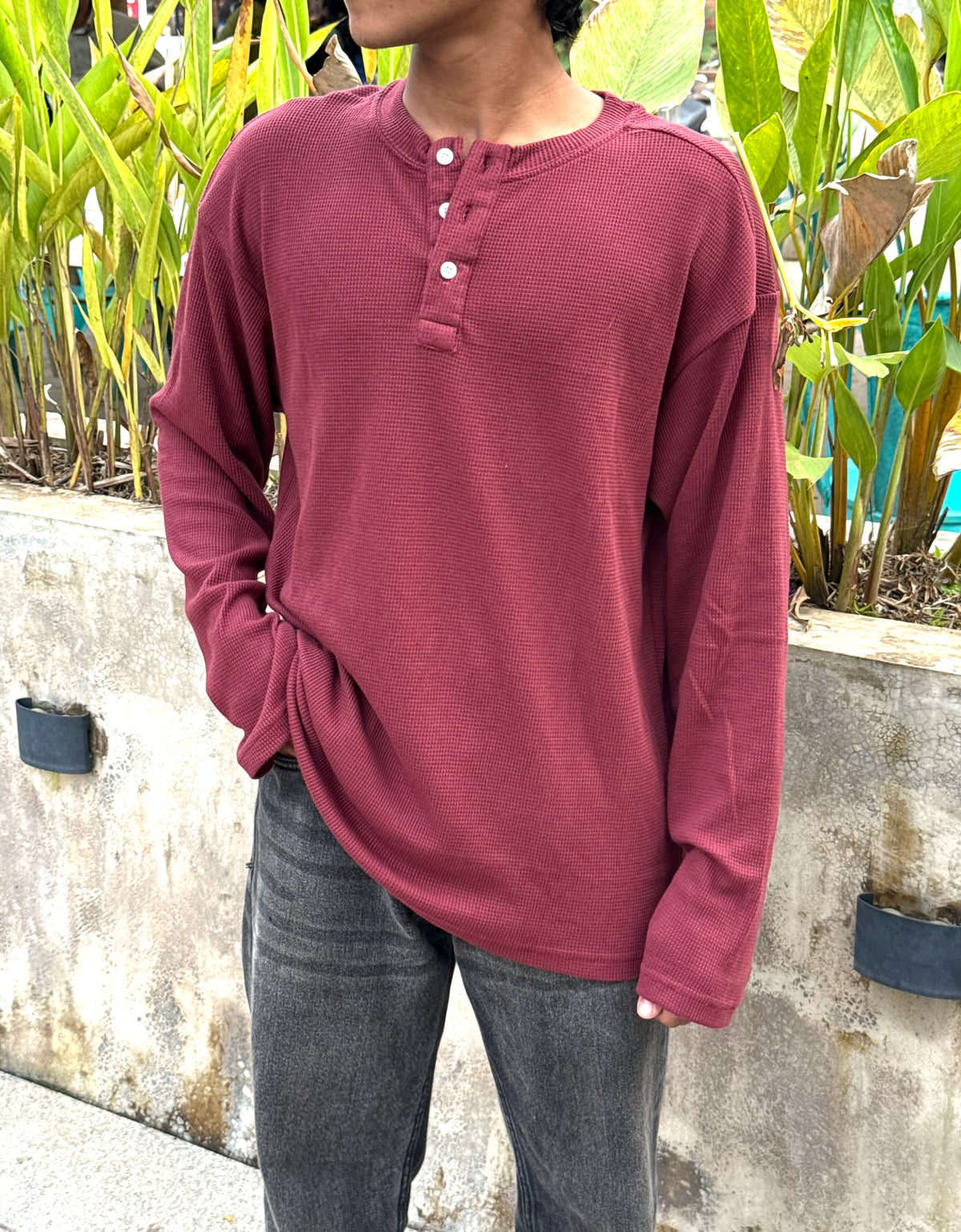 BURGUNDY WAFFLE HENLEY TEE