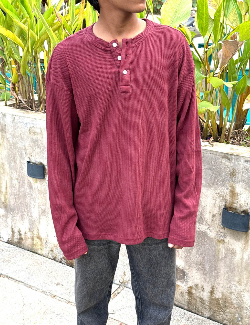 BURGUNDY WAFFLE HENLEY TEE