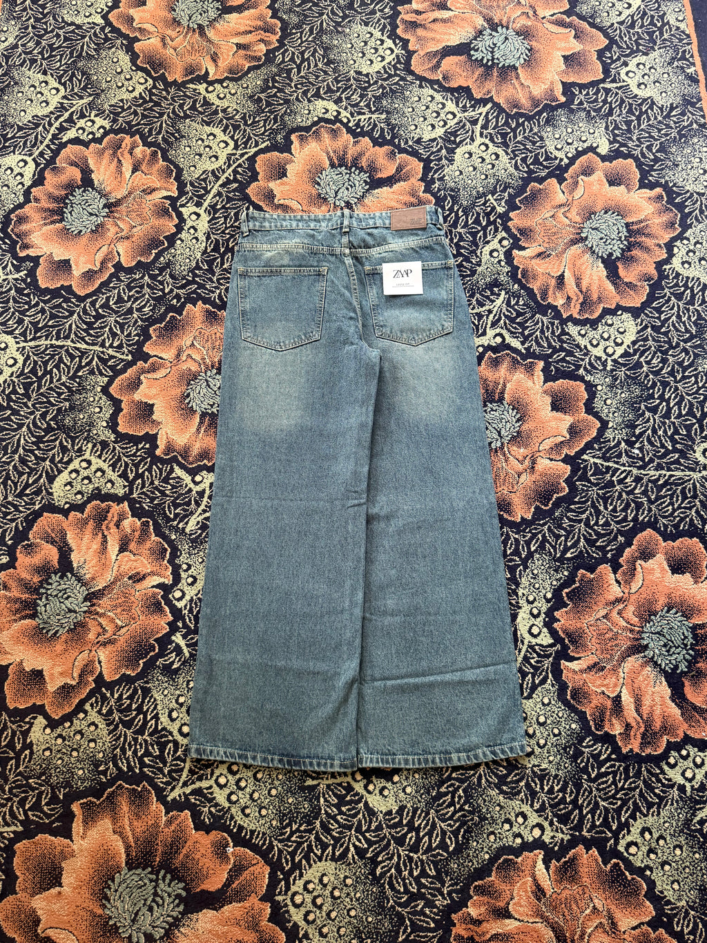 DISTRESSED WASH WIDELEG DENIM