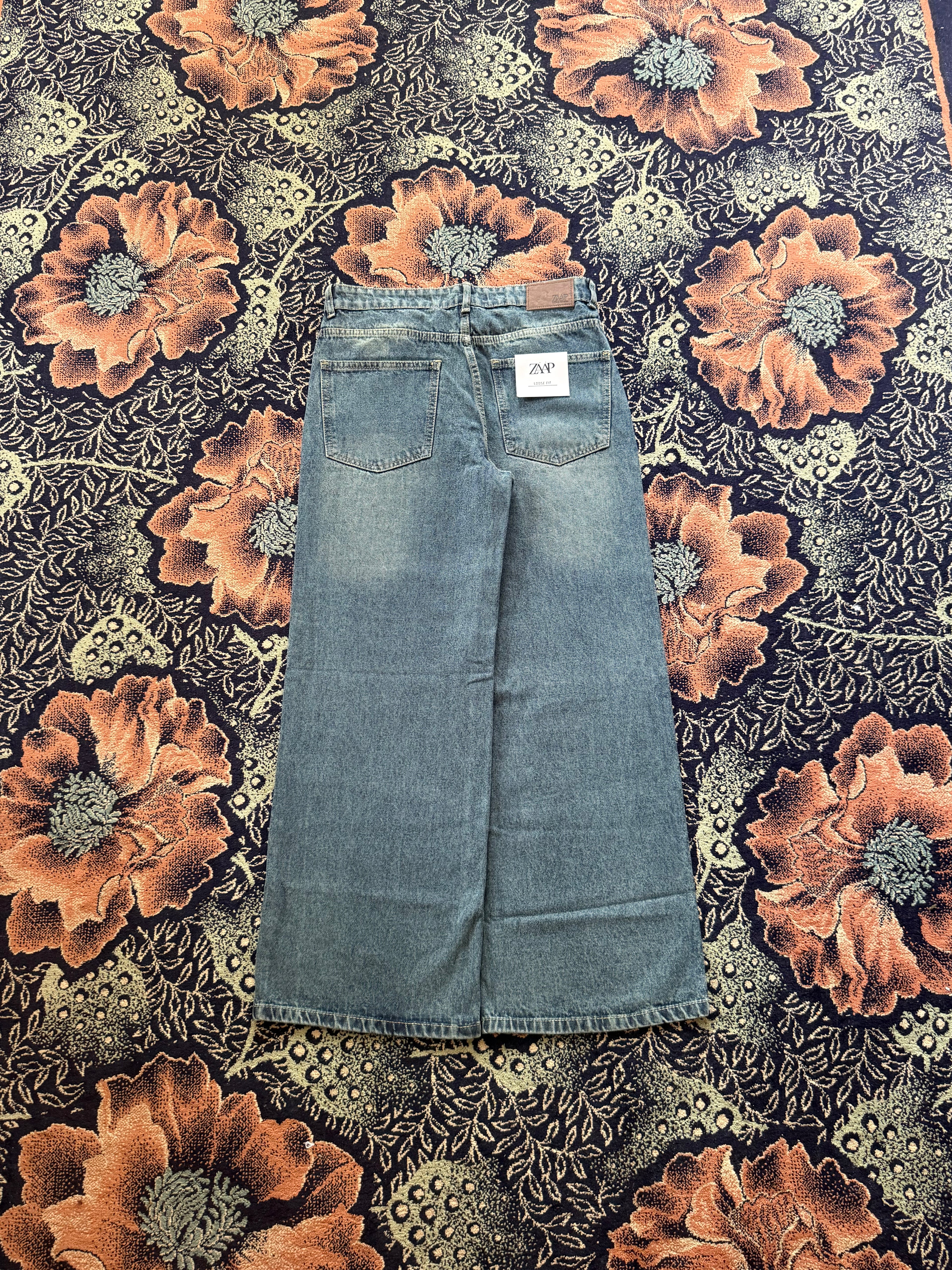 DISTRESSED WASH WIDELEG DENIM