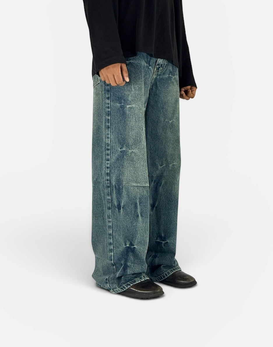 DISTRESSED WASH WIDELEG DENIM