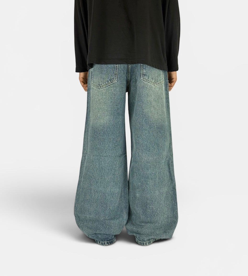 DISTRESSED WASH WIDELEG DENIM